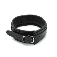 Kiotos Leather Collar with Metal Shackle