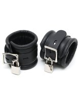 Rimba Restraint Ring with leather cuffs and padlock
