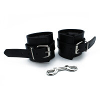 Kiotos Padded Leather Handcuffs Black