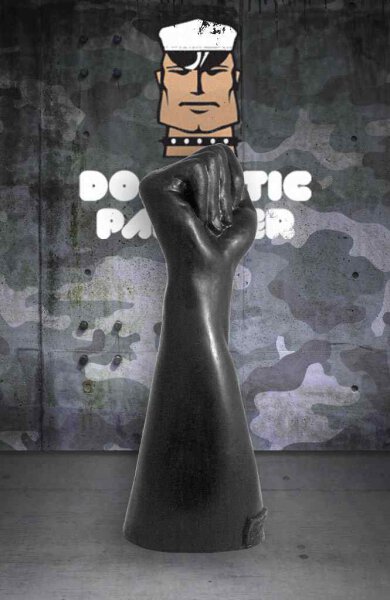 Fist of Victory Black 36 cm